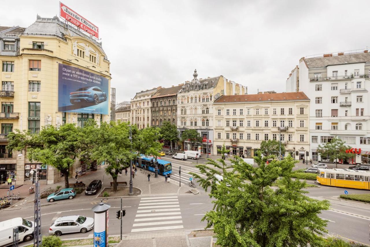 Elegant In Super Location Lejlighed Budapest