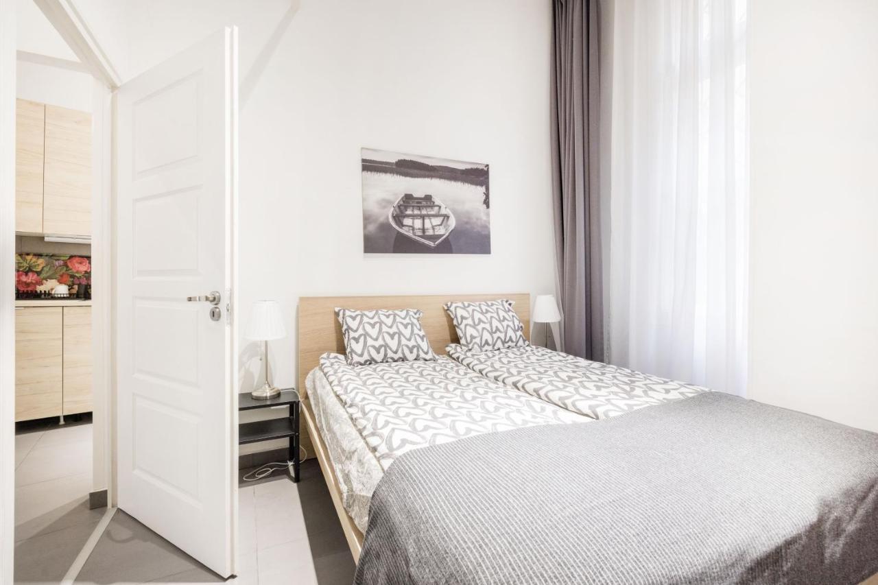 Elegant In Super Location Lejlighed Budapest