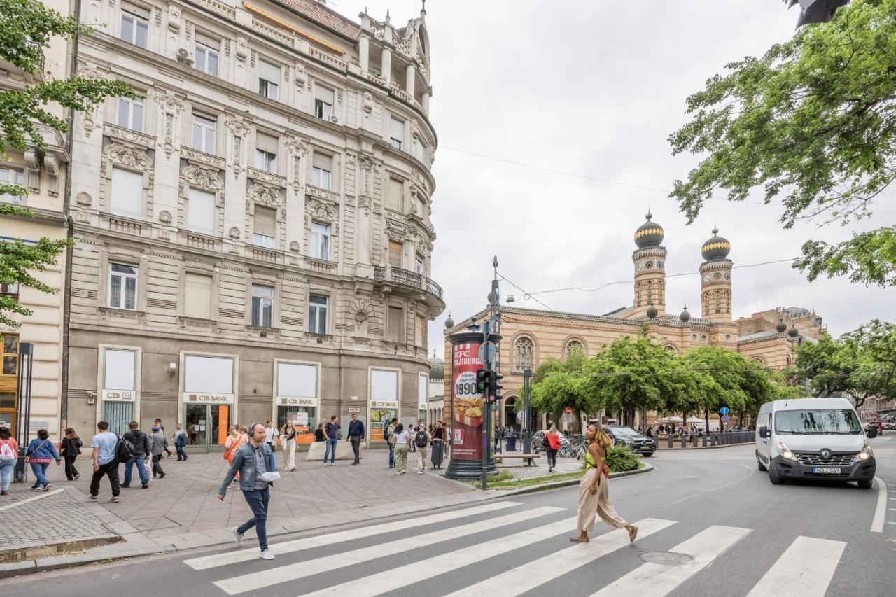 Elegant In Super Location Lejlighed Budapest