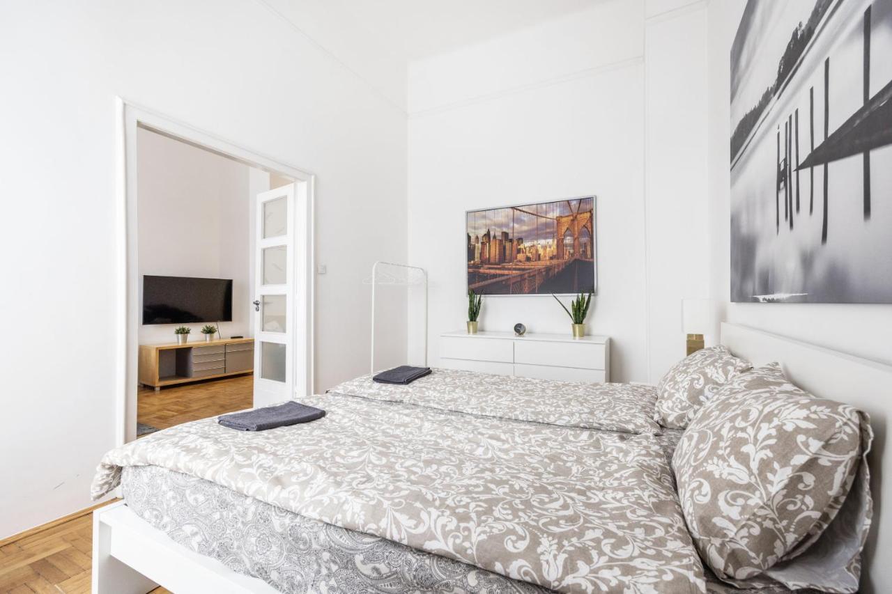 Elegant In Super Location Lejlighed *